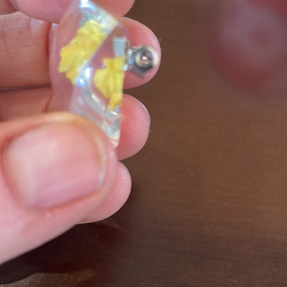 1950's Reversed Carved Lucite Brooch - Picture 4 of 6